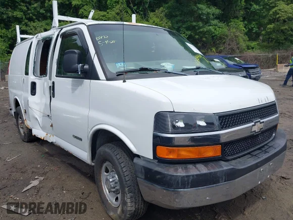 ✅ 2003 Chevrolet Express Cargo • VIN: 1GCHG35U431147044 • Лот: 42504416. Опубліковано раніше на IAAI з пробігом 151 048 миль. Безкоштовний доступ до архіву аукціонних продажів зі США та докладний звіт про історію автомобіля на DreamBid. Зображення 1.
