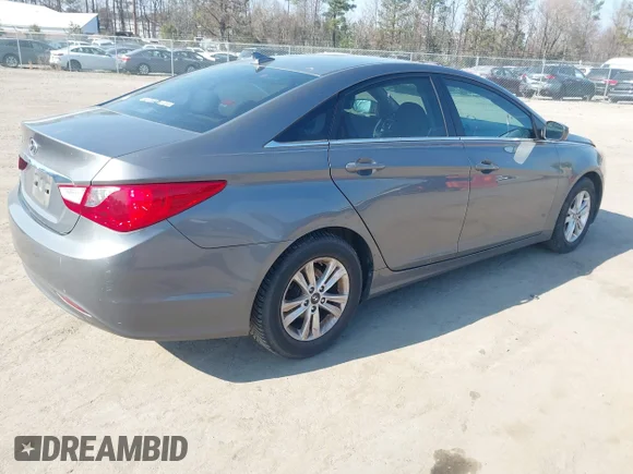 ✅ 2013 Hyundai Sonata GLS • VIN: 5NPEB4AC8DH765918 • Lot: 44561511. Wystawiony na IAAI z przebiegiem 157 521 mil. Bezpłatny archiwum sprzedaży aukcyjnych z USA i szczegółowy raport historii pojazdu na DreamBid. Zdjęcie 4.