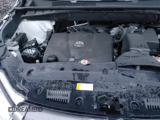 ✅ 2019 Toyota Highlander XLE • VIN: 5TDJZRFH7KS608061 • Lot: 90918445. Wystawiony na Copart z przebiegiem 90 017 mil. Bezpłatny archiwum sprzedaży aukcyjnych z USA i szczegółowy raport historii pojazdu na DreamBid. Zdjęcie 17.