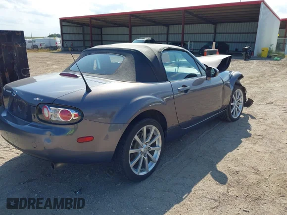 ✅ 2006 Mazda MX-5 Miata Grand Touring • VIN: JM1NC25F760117556 • Lot: 43078154. Wystawiony na IAAI z przebiegiem Nie podano. Bezpłatny archiwum sprzedaży aukcyjnych z USA i szczegółowy raport historii pojazdu na DreamBid. Zdjęcie 4.