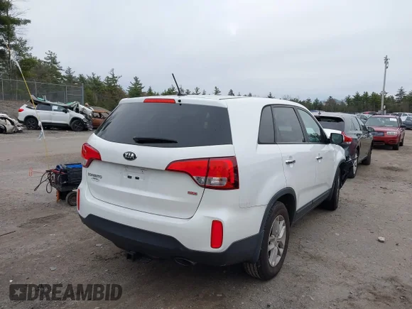 ✅ 2015 Kia Sorento LX • VIN: 5XYKT3A65FG648313 • Lot: 43766857. Wystawiony na IAAI z przebiegiem 112 146 mil. Bezpłatny archiwum sprzedaży aukcyjnych z USA i szczegółowy raport historii pojazdu na DreamBid. Zdjęcie 4.