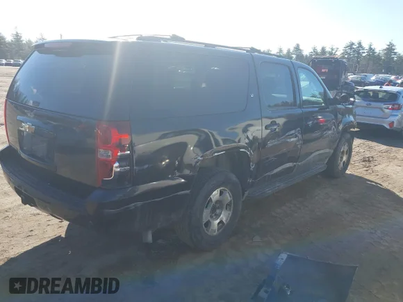 ✅ 2014 Chevrolet Suburban LT • VIN: 1GNSKJE72ER182115 • Lot: 44590047. Wystawiony na IAAI z przebiegiem 271 185 mil. Bezpłatny archiwum sprzedaży aukcyjnych z USA i szczegółowy raport historii pojazdu na DreamBid. Zdjęcie 4.