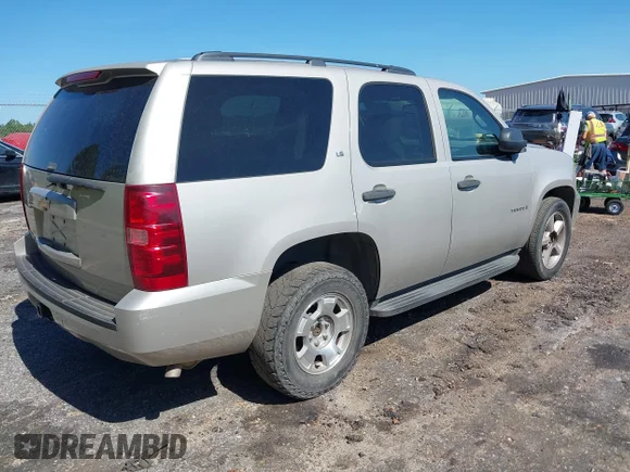 ✅ 2009 Chevrolet Tahoe LS • VIN: 1GNFC13CX9R215589 • Lot: 42789982. Wystawiony na IAAI z przebiegiem 269 379 mil. Bezpłatny archiwum sprzedaży aukcyjnych z USA i szczegółowy raport historii pojazdu na DreamBid. Zdjęcie 4.