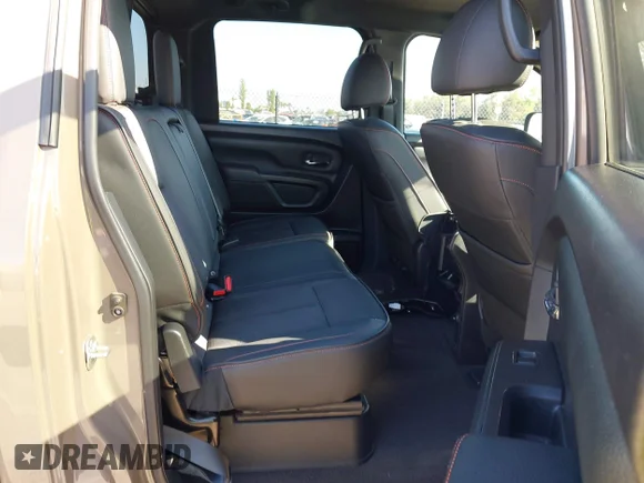 ✅ 2022 Nissan Titan SV • VIN: 1N6AA1ED5NN102839 • Lot: 43300922. Wystawiony na IAAI z przebiegiem 45 967 mil. Bezpłatny archiwum sprzedaży aukcyjnych z USA i szczegółowy raport historii pojazdu na DreamBid. Zdjęcie 8.
