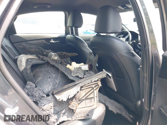✅ 2021 Kia Forte GT-Line • VIN: 3KPF34AD3ME270217 • Lot: 43233364. Wystawiony na IAAI z przebiegiem Nie podano. Bezpłatny archiwum sprzedaży aukcyjnych z USA i szczegółowy raport historii pojazdu na DreamBid. Zdjęcie 8.