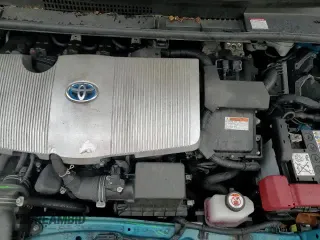 ✅ 2022 Toyota Prius LE • VIN: JTDKAMFP1N3216009 • Lot: 81250805. Wystawiony na Copart z przebiegiem 92 365 mil. Bezpłatny archiwum sprzedaży aukcyjnych z USA i szczegółowy raport historii pojazdu na DreamBid. Zdjęcie 16.