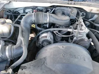 ✅ 2003 Chevrolet Silverado 1500 • VIN: IDCO004199ZZ • Лот: 85870734. Опубликован ранее на Copart с пробегом 289 533 миль. Бесплатный доступ к архиву аукционных продаж из США и подробный отчёт об истории автомобиля на DreamBid. Изображение 13.