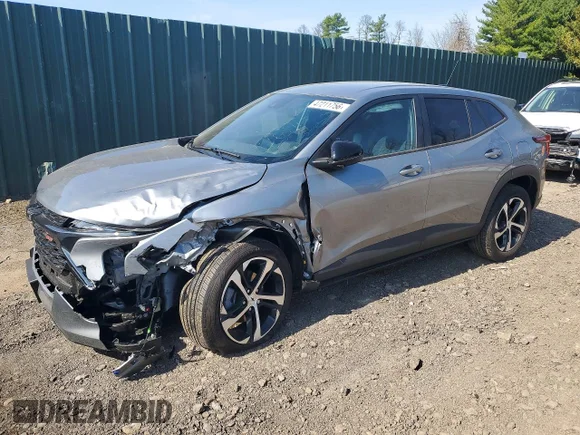 ✅ 2025 Chevrolet Trax 1RS • VIN: KL77LGEP3SC306466 • Lot: 47211756. Listed on Copart with 4,320 mi. Free auction sales archive from the USA and detailed vehicle history report at DreamBid. Image 1.