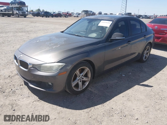 ✅ 2013 BMW 3 Series 328i • VIN: WBA3A5C54DF358457 • Lot: 45111616. Wystawiony na IAAI z przebiegiem 279 904 mil. Bezpłatny archiwum sprzedaży aukcyjnych z USA i szczegółowy raport historii pojazdu na DreamBid. Zdjęcie 2.