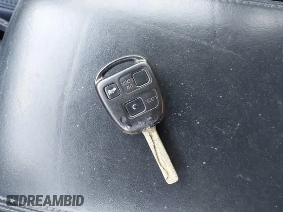 ✅ 2004 Lexus ES 350 • VIN: JTHBA30G045055656 • Лот: 41575760. Опубликован ранее на IAAI с пробегом 235 063 миль. Бесплатный доступ к архиву аукционных продаж из США и подробный отчёт об истории автомобиля на DreamBid. Изображение 11.