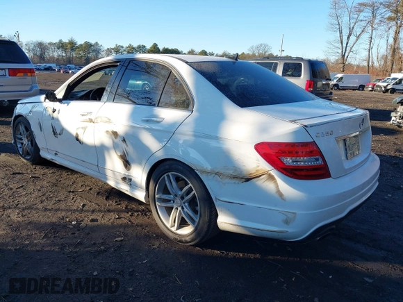 ✅ 2014 Mercedes-Benz C 250 Sport • VIN: WDDGF4HB1EG187151 • Lot: 44005852. Wystawiony na IAAI z przebiegiem 114 314 mil. Bezpłatny archiwum sprzedaży aukcyjnych z USA i szczegółowy raport historii pojazdu na DreamBid. Zdjęcie 3.