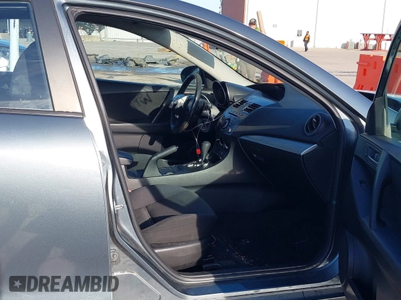 ✅ 2013 Mazda 3 i SV • VIN: JM1BL1TF9D1746193 • Lot: 44290833. Wystawiony na IAAI z przebiegiem 189 653 mil. Bezpłatny archiwum sprzedaży aukcyjnych z USA i szczegółowy raport historii pojazdu na DreamBid. Zdjęcie 5.