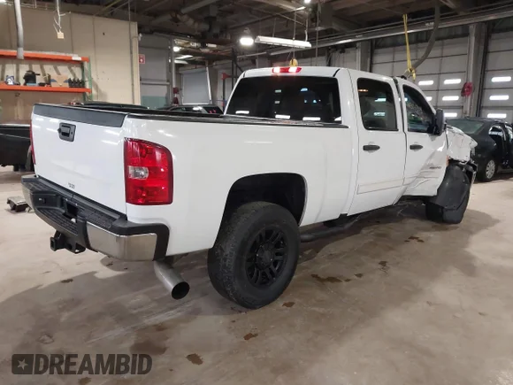 ✅ 2014 Chevrolet Silverado 2500HD LT • VIN: 1GC1KXC89EF170970 • Lot: 44301304. Wystawiony na IAAI z przebiegiem 114 515 mil. Bezpłatny archiwum sprzedaży aukcyjnych z USA i szczegółowy raport historii pojazdu na DreamBid. Zdjęcie 4.