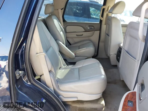 ✅ 2008 Chevrolet Tahoe 3LT • VIN: 1GNFK13018R273873 • Lot: 44330783. Wystawiony na IAAI z przebiegiem 197 476 mil. Bezpłatny archiwum sprzedaży aukcyjnych z USA i szczegółowy raport historii pojazdu na DreamBid. Zdjęcie 8.