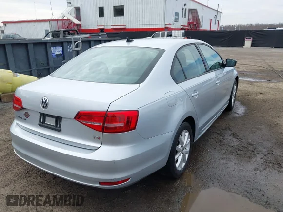 ✅ 2015 Volkswagen Jetta SE • VIN: 3VWD17AJ0FM231630 • Lot: 44621591. Wystawiony na IAAI z przebiegiem 112 215 mil. Bezpłatny archiwum sprzedaży aukcyjnych z USA i szczegółowy raport historii pojazdu na DreamBid. Zdjęcie 4.