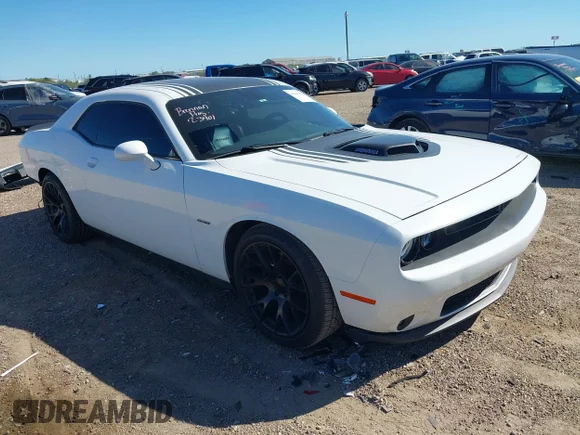 ✅ 2015 Dodge Challenger R/T Plus • VIN: 2C3CDZBT7FH923954 • Lot: 43620378. Wystawiony na IAAI z przebiegiem 105 707 mil. Bezpłatny archiwum sprzedaży aukcyjnych z USA i szczegółowy raport historii pojazdu na DreamBid. Zdjęcie 1.