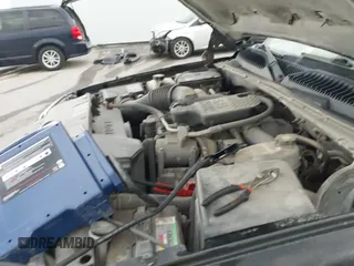 ✅ 2003 Chevrolet Silverado 2500HD LT • VIN: 1GCHK29133E152205 • Lot: 43109431. Wystawiony na IAAI z przebiegiem 267 461 mil. Bezpłatny archiwum sprzedaży aukcyjnych z USA i szczegółowy raport historii pojazdu na DreamBid. Zdjęcie 20.