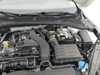 ✅ 2024 Volkswagen Jetta S • VIN: 3VW5M7BU5RM099425 • Lot: 82601175. Wystawiony na Copart z przebiegiem 20 757 mil. Bezpłatny archiwum sprzedaży aukcyjnych z USA i szczegółowy raport historii pojazdu na DreamBid. Zdjęcie 15.