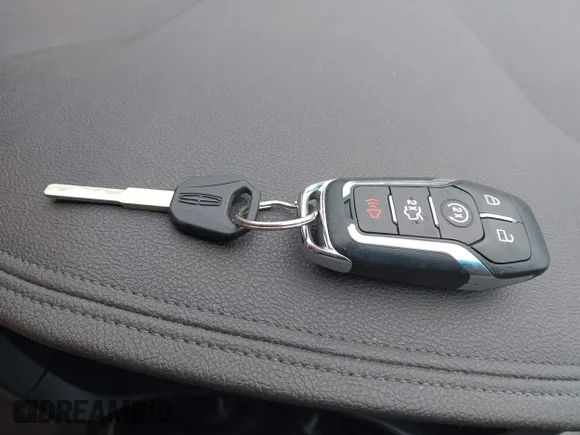 ✅ 2016 Lincoln MKZ Hybrid • VIN: 3LN6L2LU3GR629124 • Lot: 42285383. Wystawiony na IAAI z przebiegiem 116 196 mil. Bezpłatny archiwum sprzedaży aukcyjnych z USA i szczegółowy raport historii pojazdu na DreamBid. Zdjęcie 11.