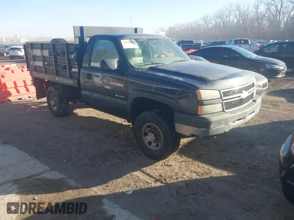 ✅ 2006 Chevrolet Silverado 3500 • VIN: 1GBHC34U86E248649 • Lot: 44346482. Wystawiony na IAAI z przebiegiem 260 161 mil. Bezpłatny archiwum sprzedaży aukcyjnych z USA i szczegółowy raport historii pojazdu na DreamBid. Zdjęcie 1.