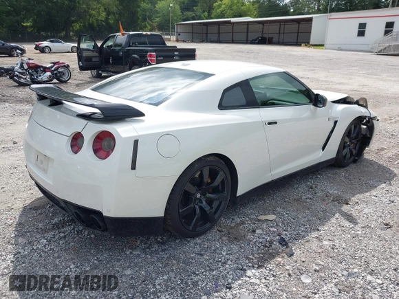 ✅ 2010 Nissan GT-R Premium • VIN: JN1AR5EF7AM230040 • Lot: 42534876. Wystawiony na IAAI z przebiegiem 21 984 mil. Bezpłatny archiwum sprzedaży aukcyjnych z USA i szczegółowy raport historii pojazdu na DreamBid. Zdjęcie 4.
