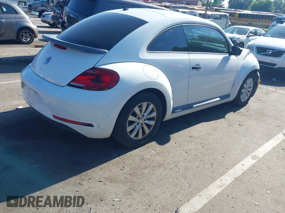 ✅ 2017 Volkswagen Beetle Fleet • VIN: 3VWF17AT0HM627506 • Lot: 45305952. Wystawiony na IAAI z przebiegiem 91 567 mil. Bezpłatny archiwum sprzedaży aukcyjnych z USA i szczegółowy raport historii pojazdu na DreamBid. Zdjęcie 4.