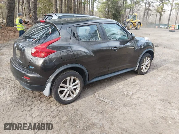 ✅ 2013 Nissan Juke S • VIN: JN8AF5MR1DT206218 • Lot: 44551230. Wystawiony na IAAI z przebiegiem 128 484 mil. Bezpłatny archiwum sprzedaży aukcyjnych z USA i szczegółowy raport historii pojazdu na DreamBid. Zdjęcie 4.