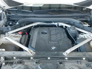 ✅ 2019 BMW X5 xDrive40i • VIN: 5UXCR6C59KLL21046 • Lot: 43353523. Wystawiony na IAAI z przebiegiem 91 785 mil. Bezpłatny archiwum sprzedaży aukcyjnych z USA i szczegółowy raport historii pojazdu na DreamBid. Zdjęcie 25.