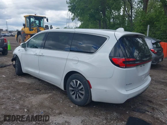 ✅ 2022 Chrysler Pacifica Hybrid Touring L • VIN: 2C4RC1L73NR144913 • Lot: 45011414. Wystawiony na IAAI z przebiegiem 86 231 mil. Bezpłatny archiwum sprzedaży aukcyjnych z USA i szczegółowy raport historii pojazdu na DreamBid. Zdjęcie 3.