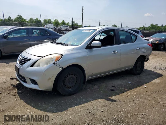 ✅ 2013 Nissan Versa SL • VIN: 3N1CN7AP7DL876482 • Лот: 56898056. Опубліковано раніше на Copart з пробігом Не вказано. Безкоштовний доступ до архіву аукціонних продажів зі США та докладний звіт про історію автомобіля на DreamBid. Зображення 1.