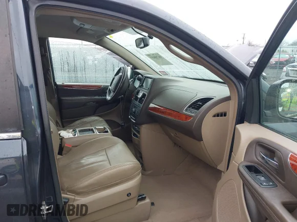 ✅ 2013 Chrysler Town & Country Touring • VIN: 2C4RC1BG5DR777784 • Лот: 44758657. Опубліковано раніше на IAAI з пробігом Не вказано. Безкоштовний доступ до архіву аукціонних продажів зі США та докладний звіт про історію автомобіля на DreamBid. Зображення 5.
