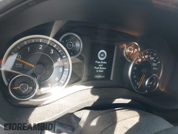 ✅ 2019 Ram 1500 Tradesman • VIN: 1C6SRFCTXKN601842 • Лот: 43461041. Опубліковано раніше на IAAI з пробігом 143 294 миль. Безкоштовний доступ до архіву аукціонних продажів зі США та докладний звіт про історію автомобіля на DreamBid. Зображення 7.