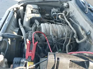 ✅ 2001 Toyota Sequoia SR5 • VIN: 5TDBT44A11S022985 • Lot: 41229725. Wystawiony na IAAI z przebiegiem 345 165 mil. Bezpłatny archiwum sprzedaży aukcyjnych z USA i szczegółowy raport historii pojazdu na DreamBid. Zdjęcie 13.