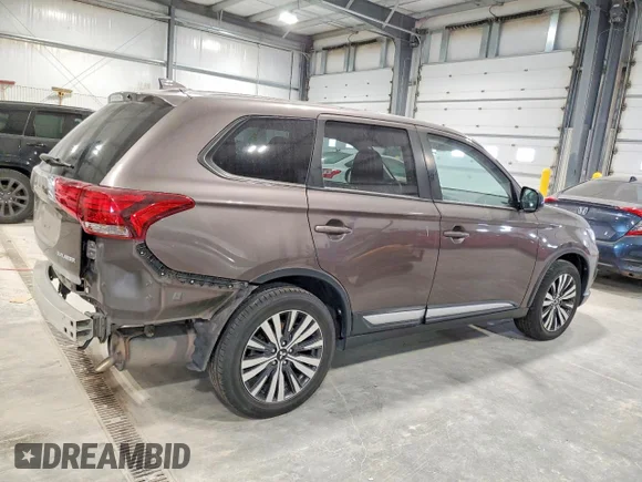 ✅ 2019 Mitsubishi Outlander ES • VIN: JA4AD2A31KZ055899 • Lot: 73114585. Listed on Copart with 105,487 mi. Free auction sales archive from the USA and detailed vehicle history report at DreamBid. Image 3.