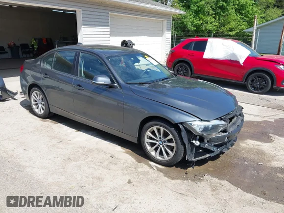 ✅ 2016 BMW 3 Series 320i xDrive • VIN: WBA8E5G50GNU19219 • Лот: 45078130. Опубліковано раніше на IAAI з пробігом 113 557 миль. Безкоштовний доступ до архіву аукціонних продажів зі США та докладний звіт про історію автомобіля на DreamBid. Зображення 1.