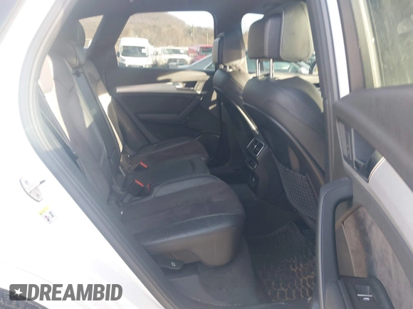 ✅ 2019 Audi SQ5 Premium • VIN: WA1A4AFY2K2133257 • Lot: 44017771. Wystawiony na IAAI z przebiegiem 112 402 mil. Bezpłatny archiwum sprzedaży aukcyjnych z USA i szczegółowy raport historii pojazdu na DreamBid. Zdjęcie 8.