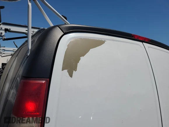 ✅ 2013 Chevrolet Express Cargo • VIN: 1GCWGFCAXD1142272 • Lot: 42944522. Wystawiony na IAAI z przebiegiem 183 867 mil. Bezpłatny archiwum sprzedaży aukcyjnych z USA i szczegółowy raport historii pojazdu na DreamBid. Zdjęcie 1.