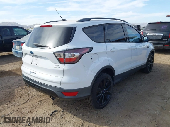 ✅ 2017 Ford Escape SE • VIN: 1FMCU0GD7HUC67372 • Lot: 44921873. Wystawiony na IAAI z przebiegiem 137 984 mil. Bezpłatny archiwum sprzedaży aukcyjnych z USA i szczegółowy raport historii pojazdu na DreamBid. Zdjęcie 4.