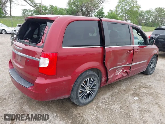 ✅ 2014 Chrysler Town & Country S • VIN: 2C4RC1HG0ER199795 • Lot: 45108840. Wystawiony na IAAI z przebiegiem 147 354 mil. Bezpłatny archiwum sprzedaży aukcyjnych z USA i szczegółowy raport historii pojazdu na DreamBid. Zdjęcie 4.