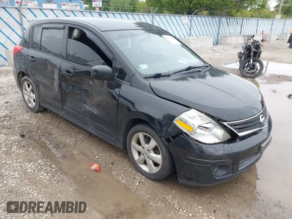 ✅ 2010 Nissan Versa SL • VIN: 3N1BC1CP7AL384901 • Лот: 45025102. Опубликован ранее на IAAI с пробегом 202 857 миль. Бесплатный доступ к архиву аукционных продаж из США и подробный отчёт об истории автомобиля на DreamBid. Изображение 1.