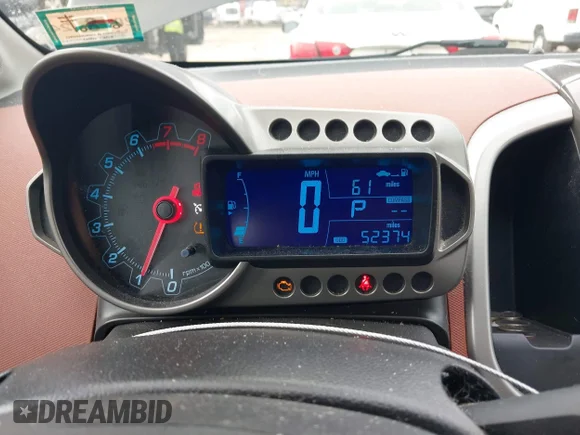 ✅ 2015 Chevrolet Sonic LTZ • VIN: 1G1JE6SB0F4209207 • Лот: 44581280. Опубліковано раніше на IAAI з пробігом 52 374 миль. Безкоштовний доступ до архіву аукціонних продажів зі США та докладний звіт про історію автомобіля на DreamBid. Зображення 7.