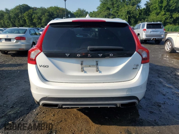 ✅ 2015 Volvo V60 T5 • VIN: YV4612HK6F1001663 • Lot: 66170324. Wystawiony na Copart z przebiegiem 110 476 mil. Bezpłatny archiwum sprzedaży aukcyjnych z USA i szczegółowy raport historii pojazdu na DreamBid. Zdjęcie 6.