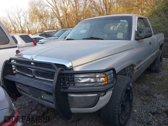 ✅ 1999 Dodge 1500 • VIN: 1B7HF13Z0XJ540535 • Lot: 43074355. Wystawiony na IAAI z przebiegiem 267 736 mil. Bezpłatny archiwum sprzedaży aukcyjnych z USA i szczegółowy raport historii pojazdu na DreamBid. Zdjęcie 5.
