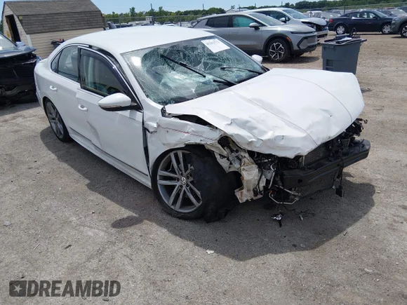 ✅ 2017 Volkswagen Passat R-Line • VIN: 1VWDT7A34HC017935 • Lot: 45292772. Wystawiony na IAAI z przebiegiem 84 639 mil. Bezpłatny archiwum sprzedaży aukcyjnych z USA i szczegółowy raport historii pojazdu na DreamBid. Zdjęcie 1.