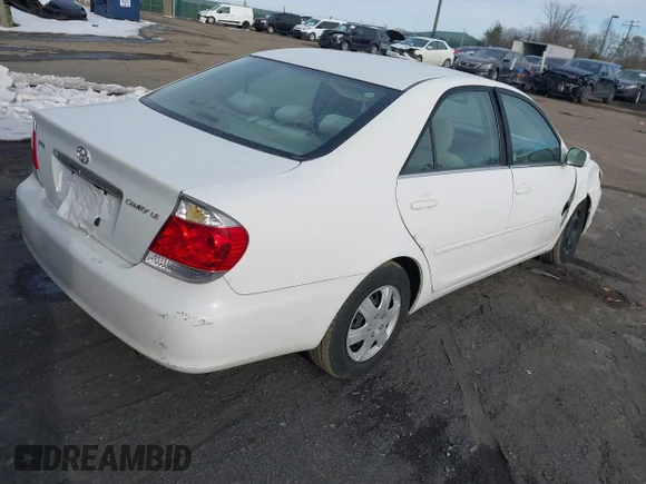 ✅ 2005 Toyota Camry STD • VIN: 4T1BE32K45U540683 • Lot: 44324884. Wystawiony na IAAI z przebiegiem 114 005 mil. Bezpłatny archiwum sprzedaży aukcyjnych z USA i szczegółowy raport historii pojazdu na DreamBid. Zdjęcie 4.