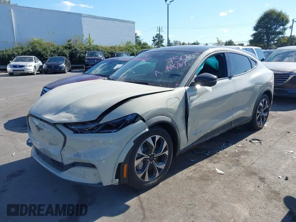 ✅ 2025 Ford Mustang Mach-E Select • VIN: 3FMTK1R49SMA37501 • Lot: 43485558. Wystawiony na IAAI z przebiegiem 1 971 mil. Bezpłatny archiwum sprzedaży aukcyjnych z USA i szczegółowy raport historii pojazdu na DreamBid. Zdjęcie 2.
