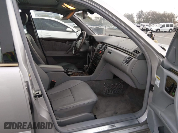 ✅ 2002 Mercedes-Benz E 320 • VIN: WDBJF65J62B473415 • Lot: 43933529. Wystawiony na IAAI z przebiegiem 92 649 mil. Bezpłatny archiwum sprzedaży aukcyjnych z USA i szczegółowy raport historii pojazdu na DreamBid. Zdjęcie 5.