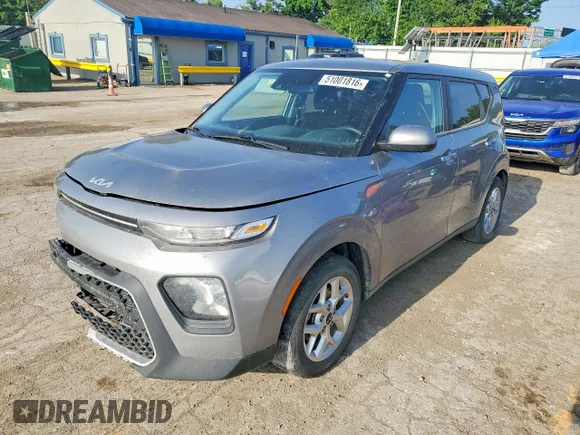 ✅ 2022 Kia Soul LX • VIN: KNDJ23AU1N7822581 • Lot: 51001816. Wystawiony na Copart z przebiegiem 97 097 mil. Bezpłatny archiwum sprzedaży aukcyjnych z USA i szczegółowy raport historii pojazdu na DreamBid. Zdjęcie 1.