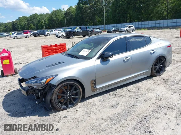 ✅ 2023 Kia Stinger GT2 • VIN: KNAE55LC5P6134789 • Лот: 42707975. Опубліковано раніше на IAAI з пробігом 9 671 миль. Безкоштовний доступ до архіву аукціонних продажів зі США та докладний звіт про історію автомобіля на DreamBid. Зображення 2.