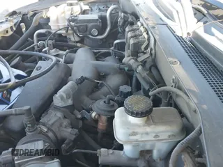 2005 Mercury Mariner Luxury z VIN 4M2YU56195DJ14917, wystawiony jako IAAI lot #41538962 z przebiegiem 210 486 mil mil oraz . Historia ofert i sprzedaży dostępna na DreamBid. Obrazek 12.